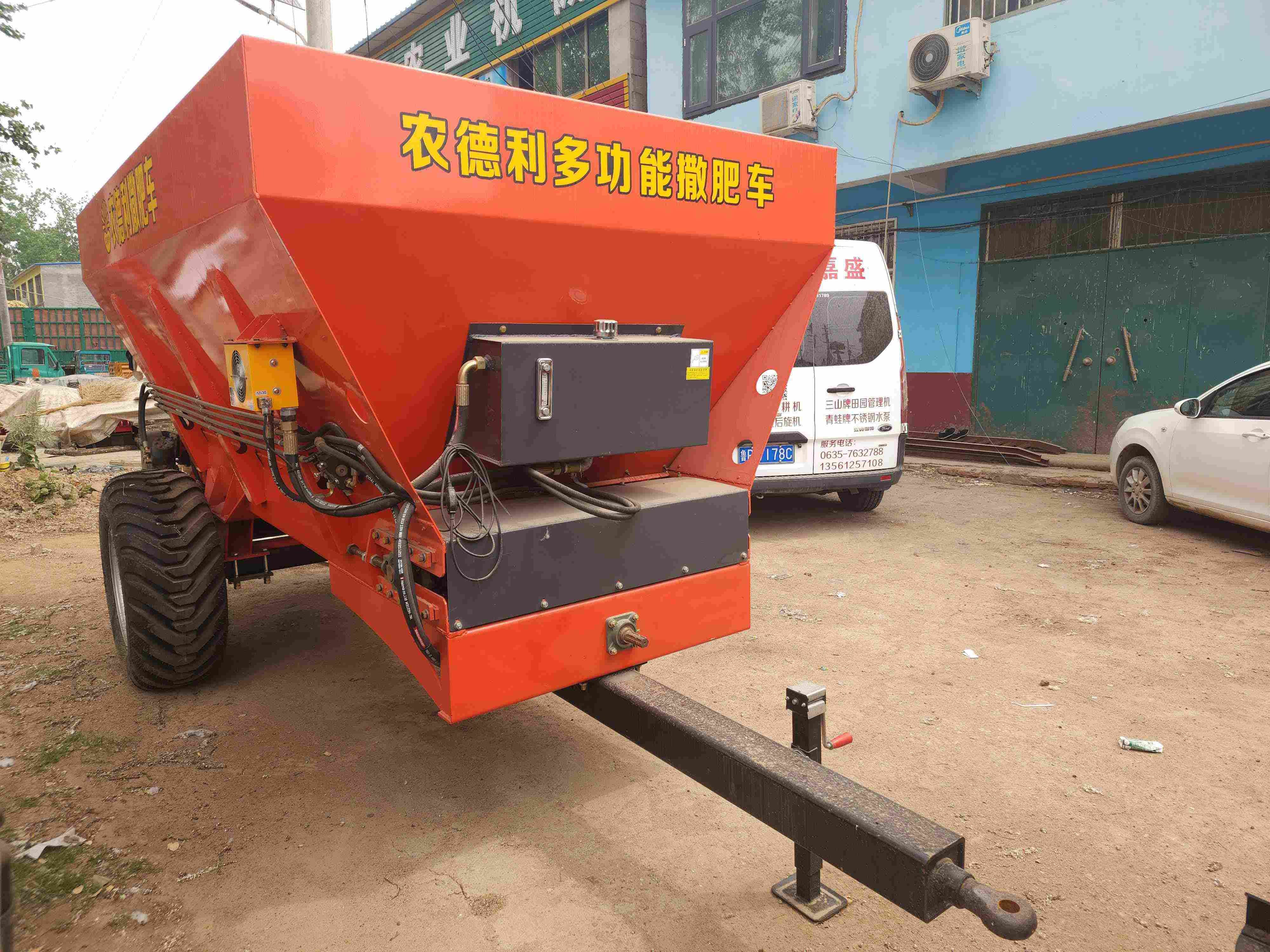 乌鲁木齐市多功能撒粪车大型撒粪车 - 价格